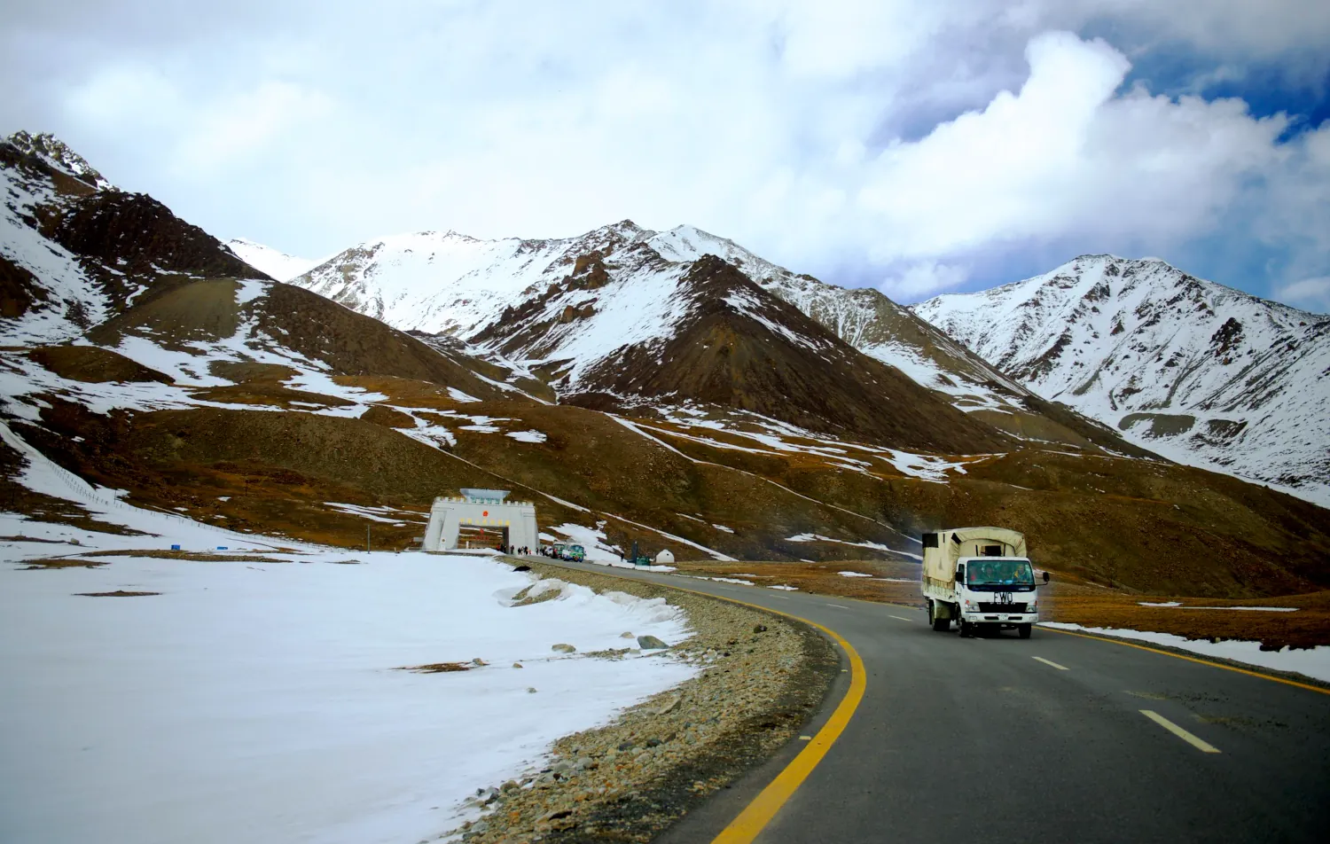 Khanjarab Pass