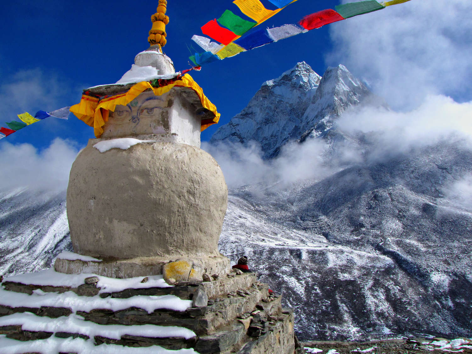 ama-dablam-dingboche-everest-base-camp-trek-nepal