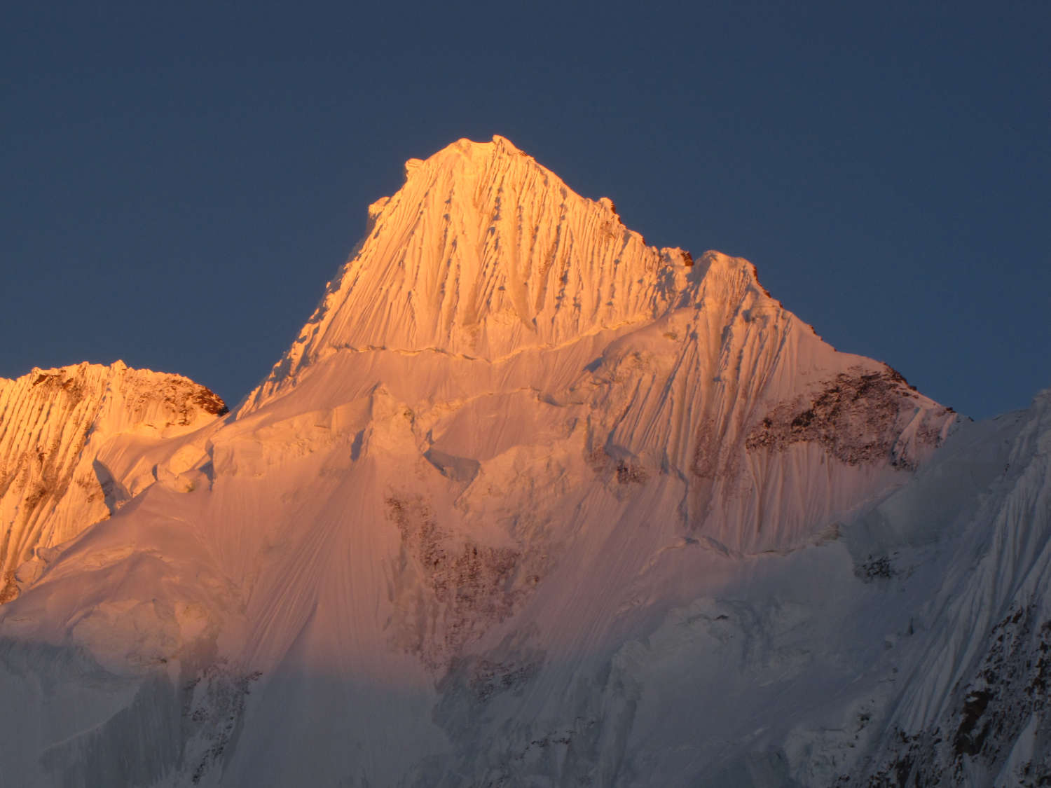 chogolisa-group-gondogoro-la-trek-pakistan