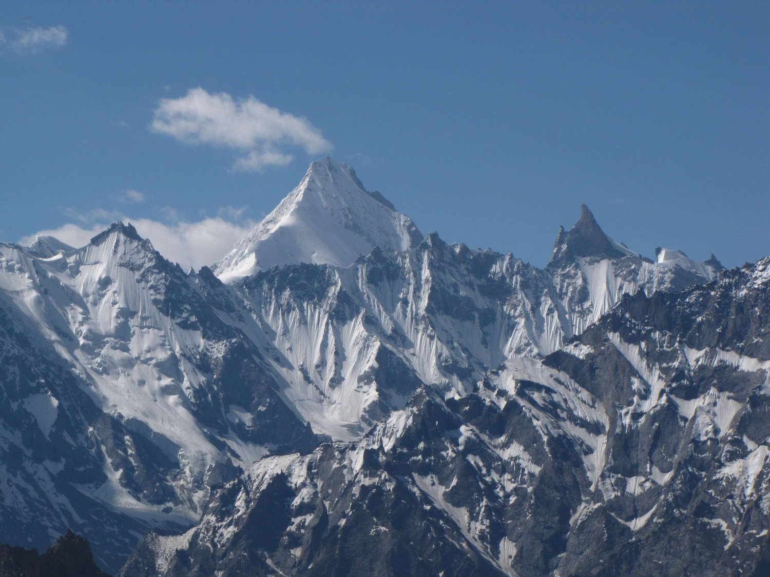 cigarette-peak-gondogoro-la-trek-pakistan