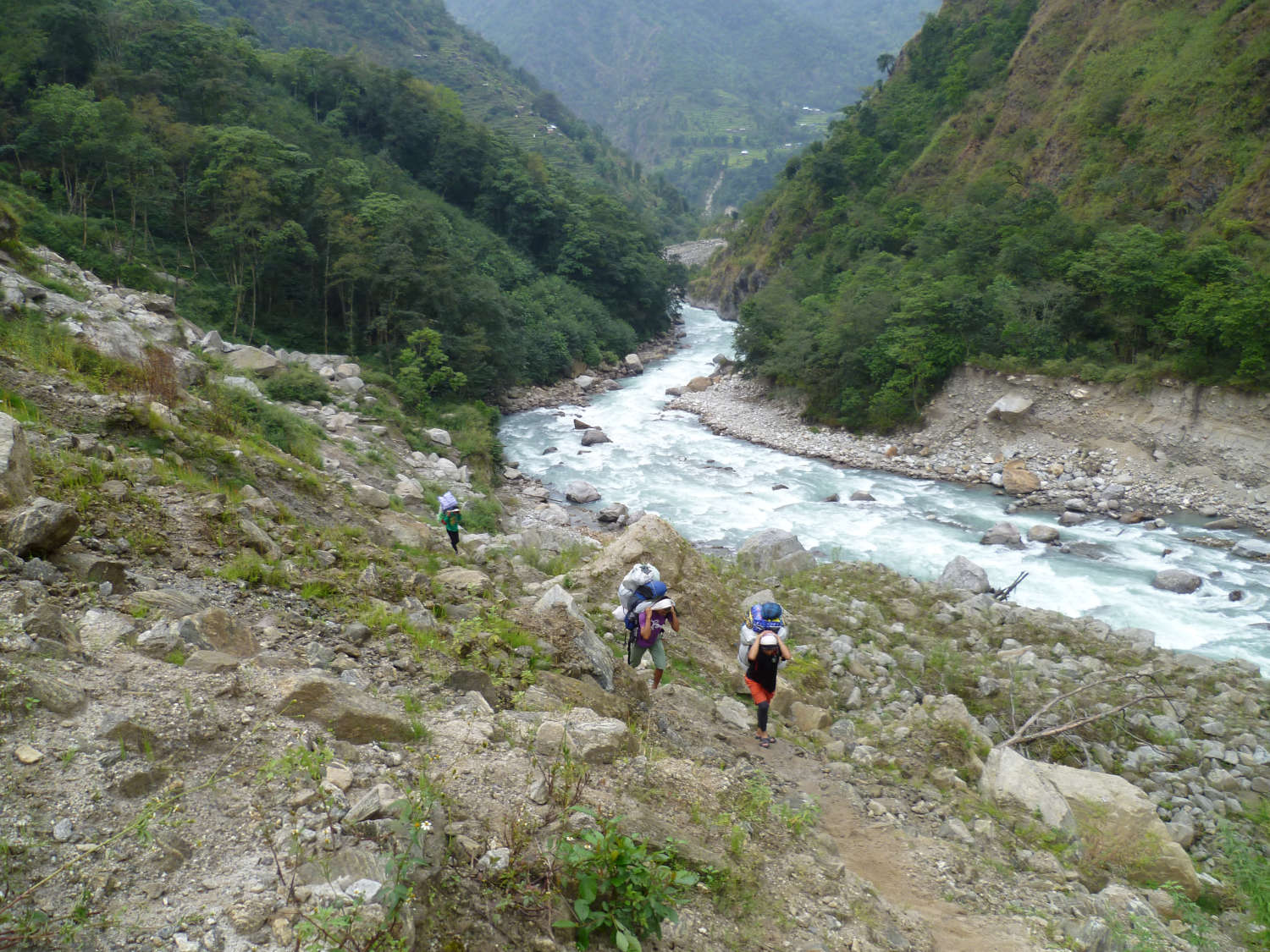 kangchenjunga-15-the-valley-narrows-between-chirwa-and-sokathum