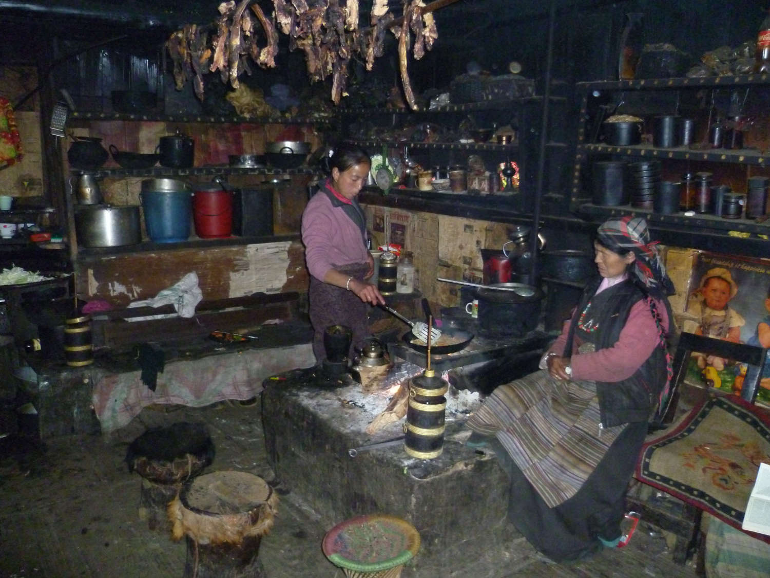 kangchenjunga-18-dinner-preparations-in-gyabla