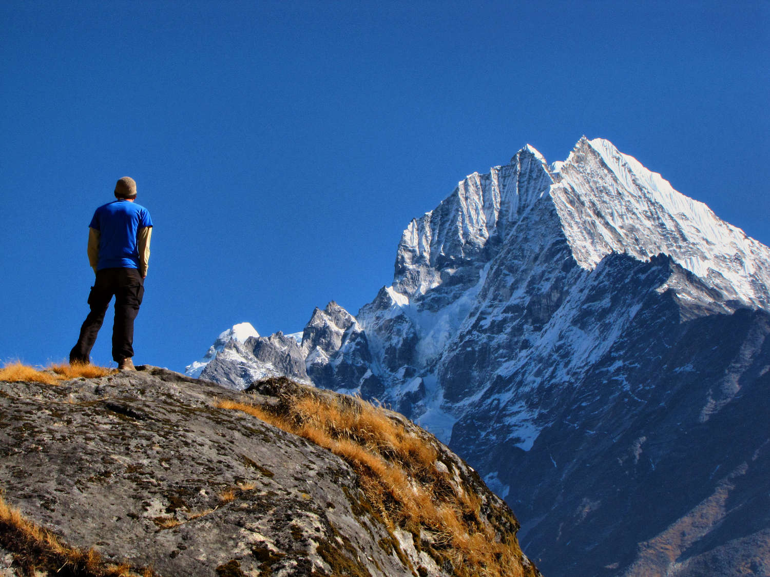 thamserku-namche-bazaar-everest-base-camp-trek-nepal